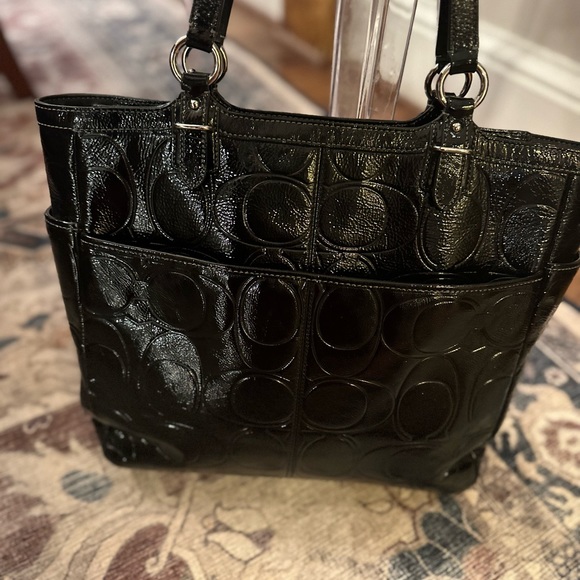 Gorgeous barely used patent leather coach bag - Picture 7 of 10